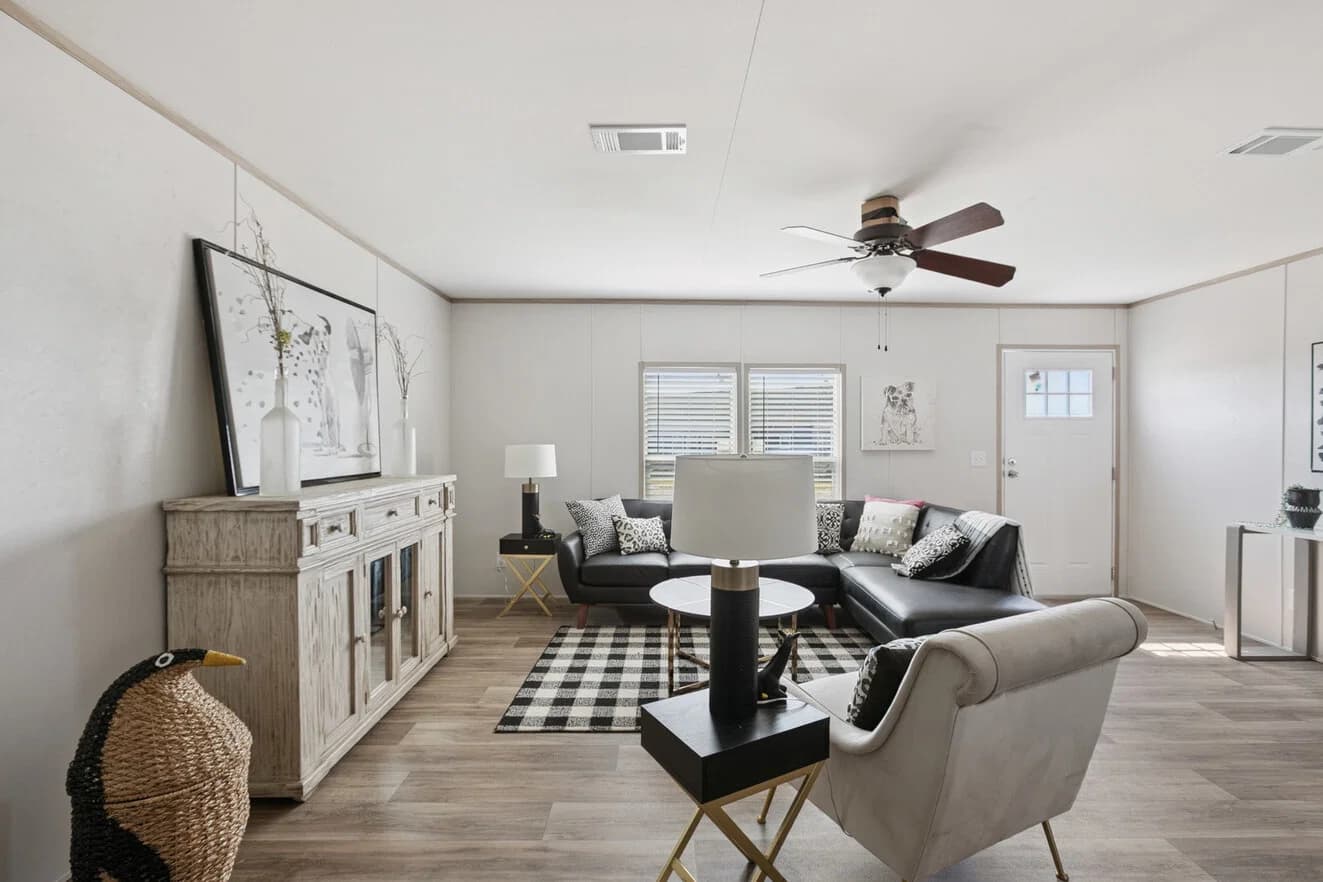 Pinnacle 28603p living room home features