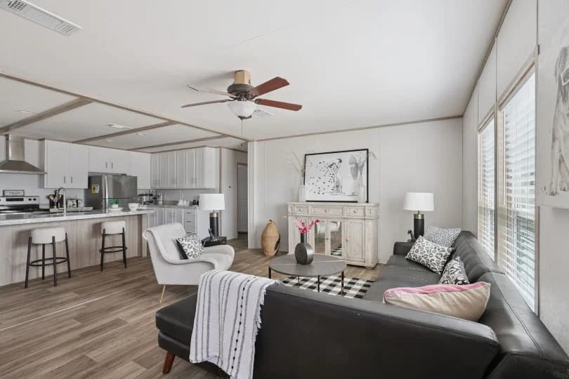 Pinnacle 28603p living room home features