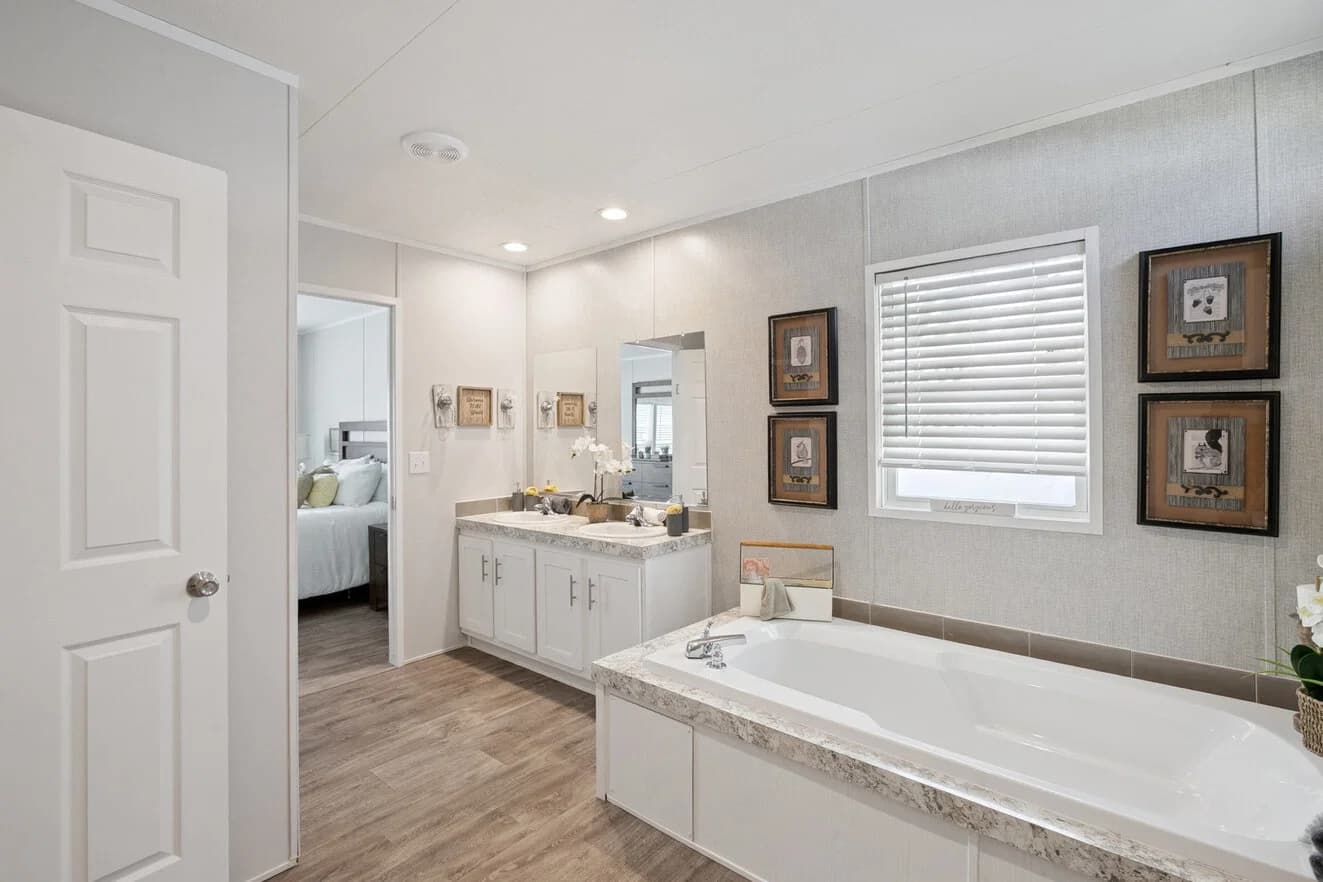 Valuhomes 28563p bathroom home features