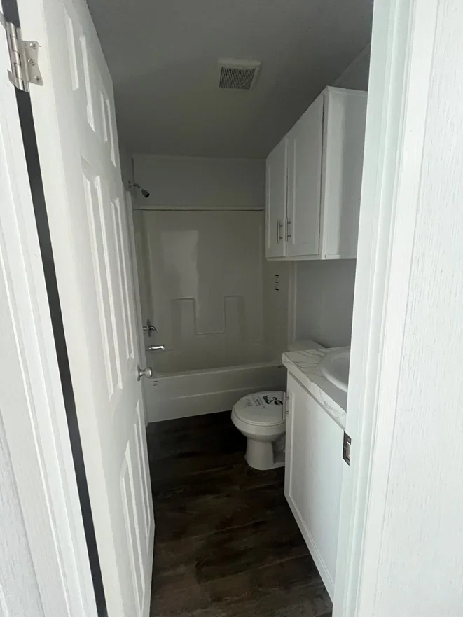 Pinnacle 16602p bathroom home features
