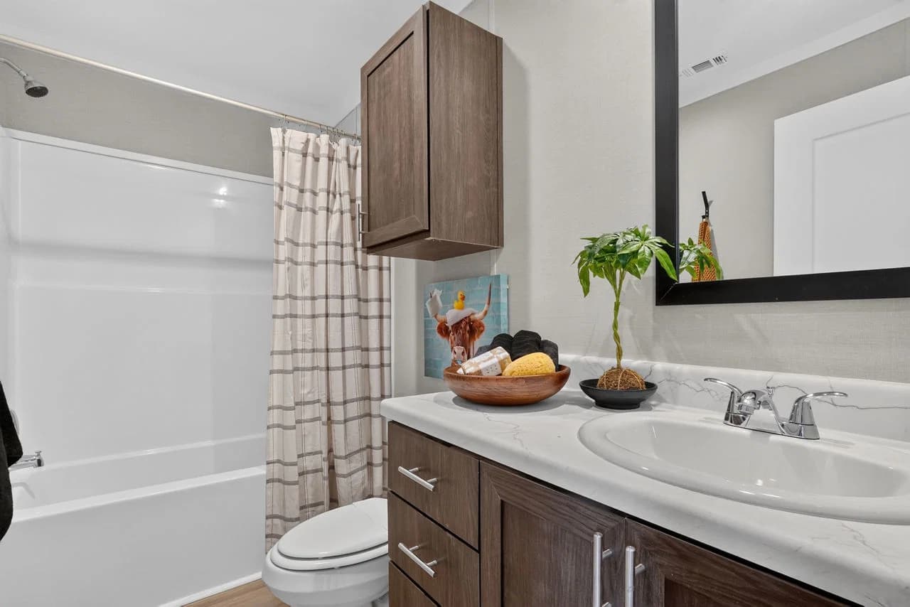 Nm2076a bathroom home features