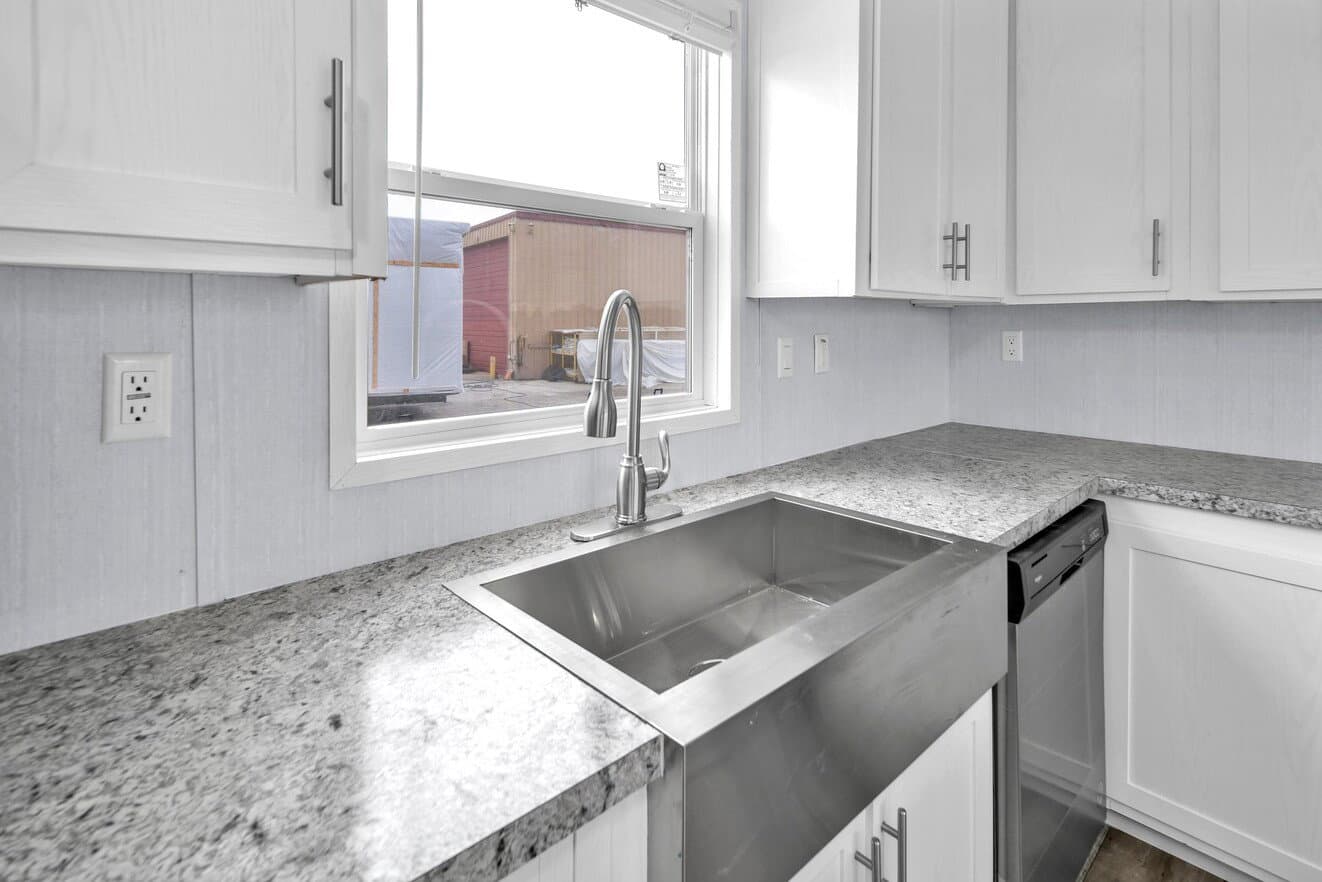 Alamo lite 16763s interior and kitchen home features