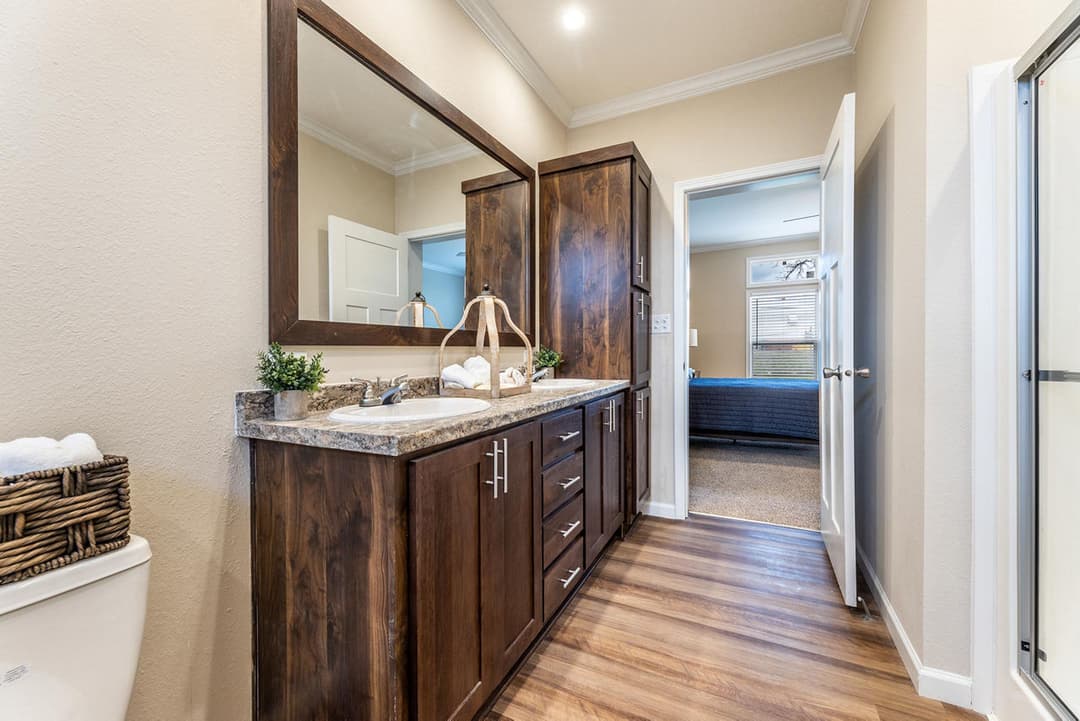 Innovation 3260c bathroom home features