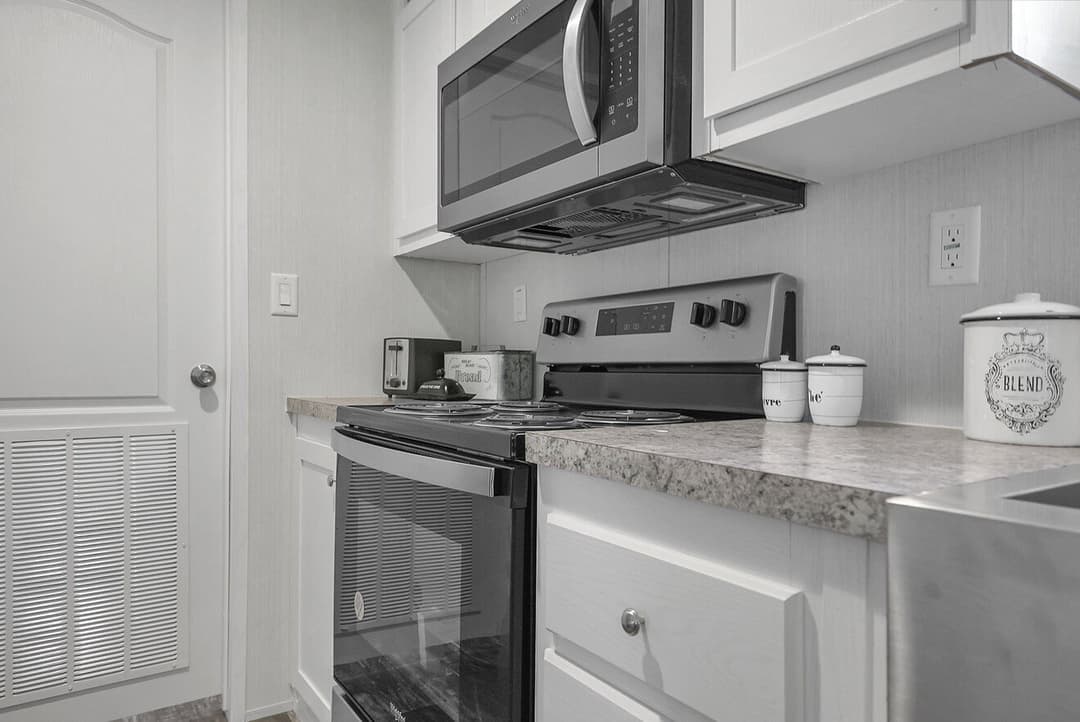 Valu 28563u interior and kitchen home features