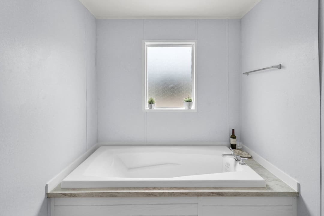 Valu 28483u interior and bathroom home features
