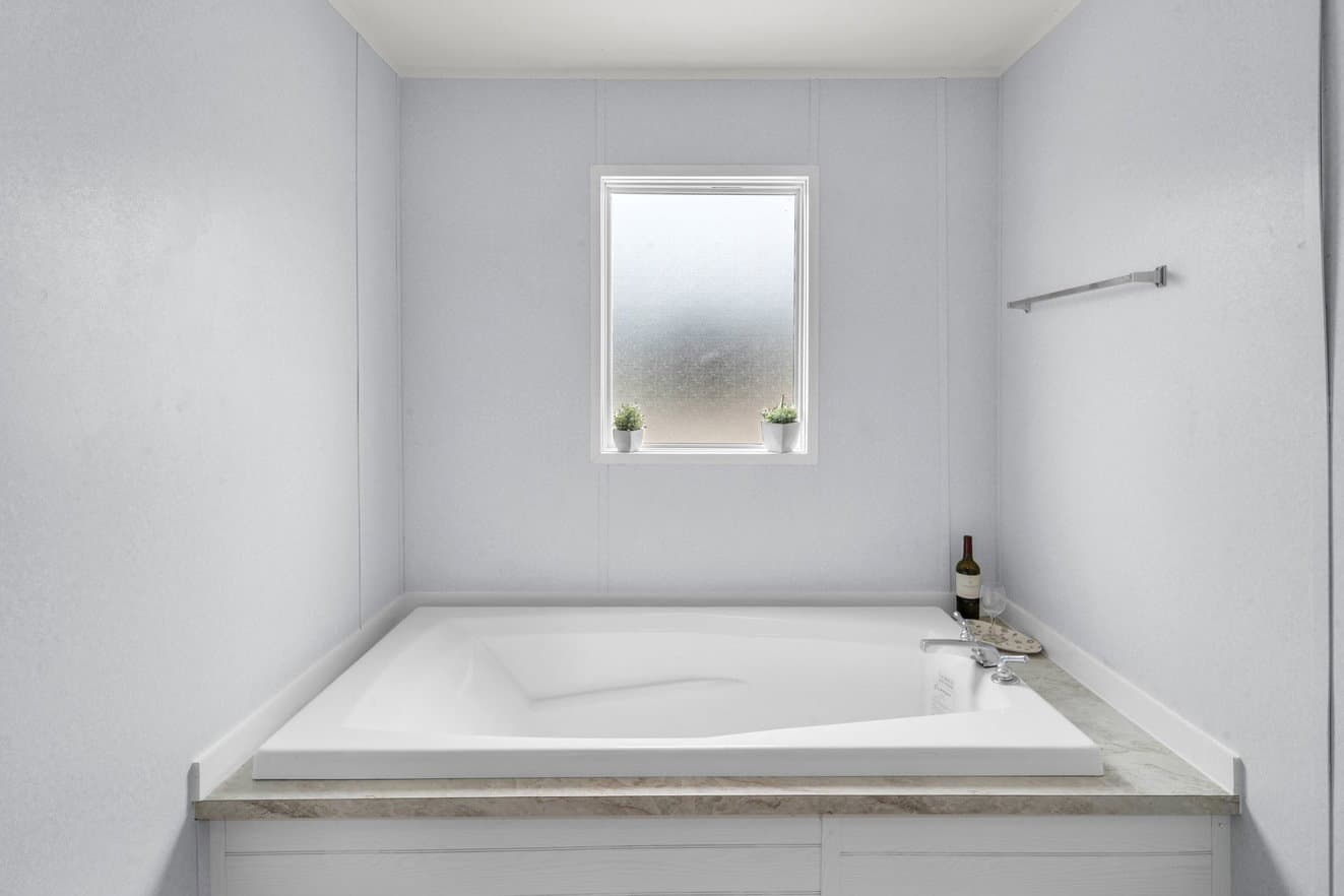 Valu 28483u interior and bathroom home features
