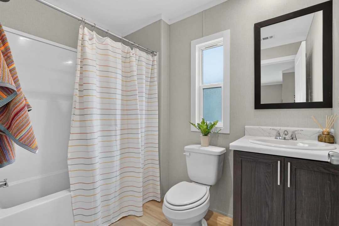 Nm1876a bathroom home features