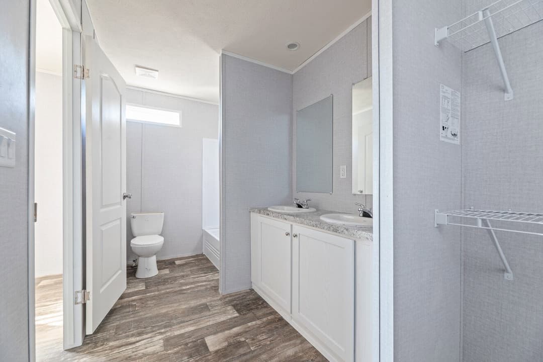 Valu premier 16683g interior home features