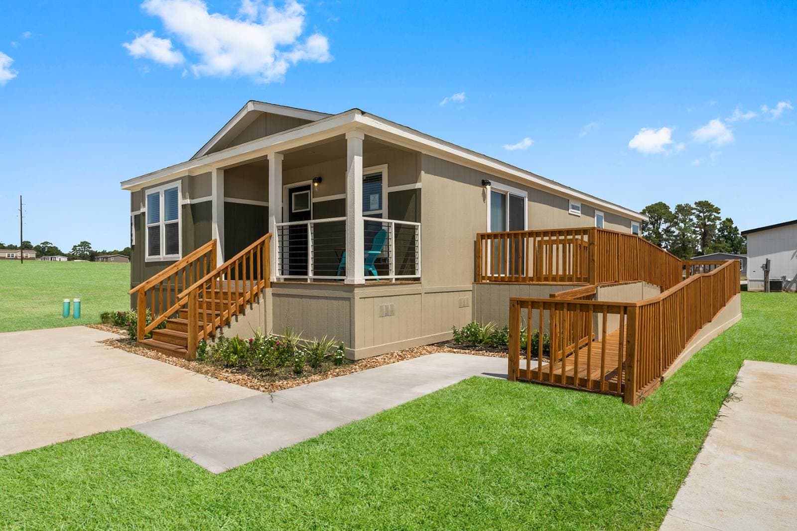 Titan extreme 2856h exterior, hero, and elevation home features