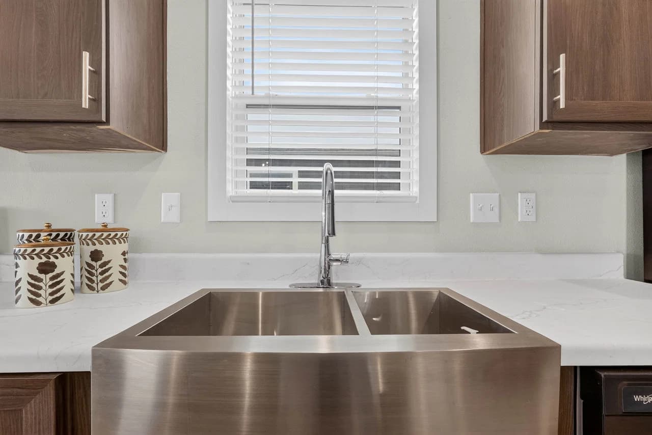 Nm1876a kitchen home features