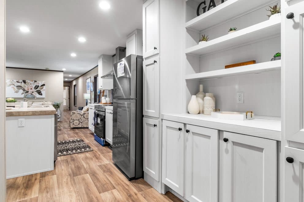 Colossal kitchen home features
