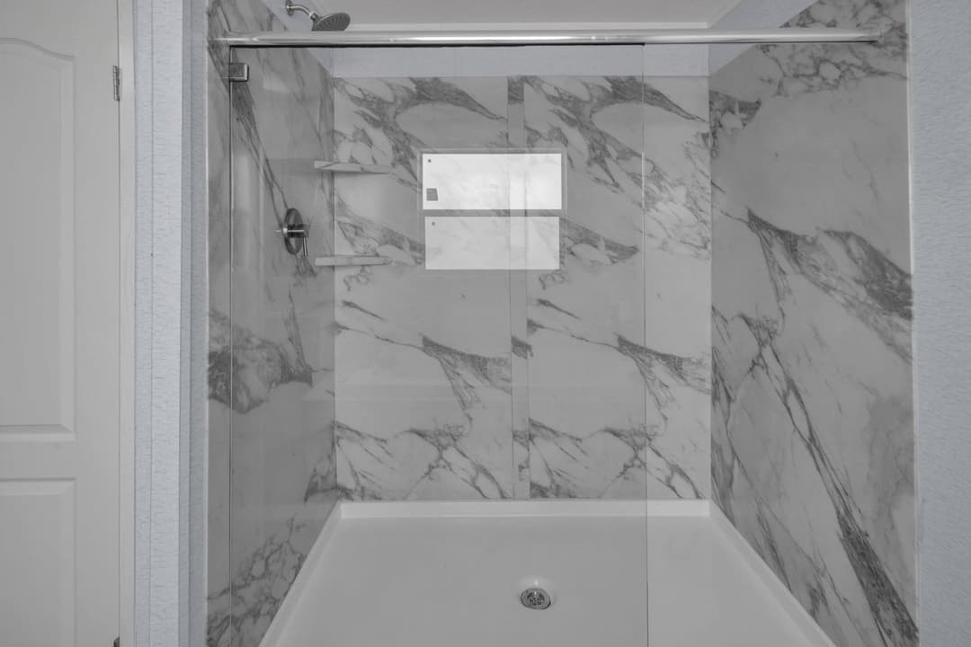 Valu maxx premier 32643e interior home features