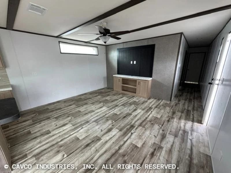 Landmark 16763b living room home features