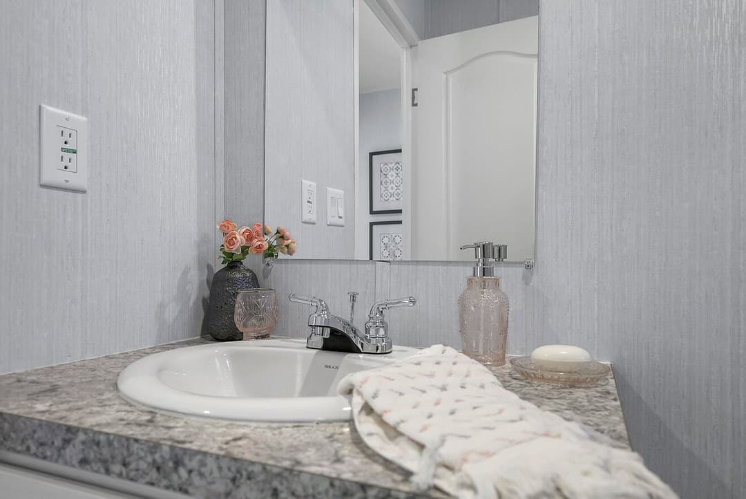 Valu premier 32643g interior and bathroom home features