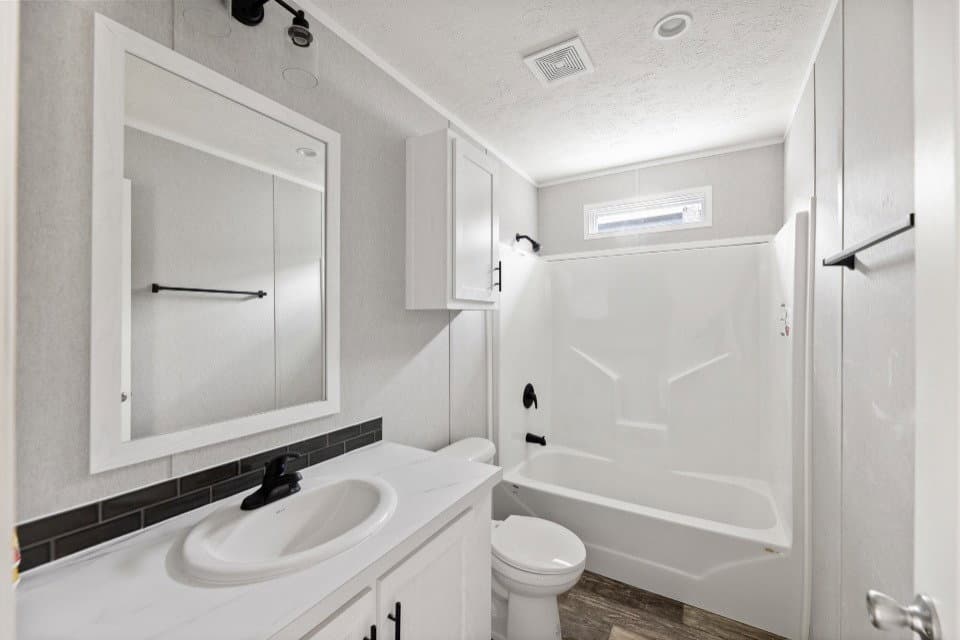 Verde ranch 28603n interior and bathroom home features