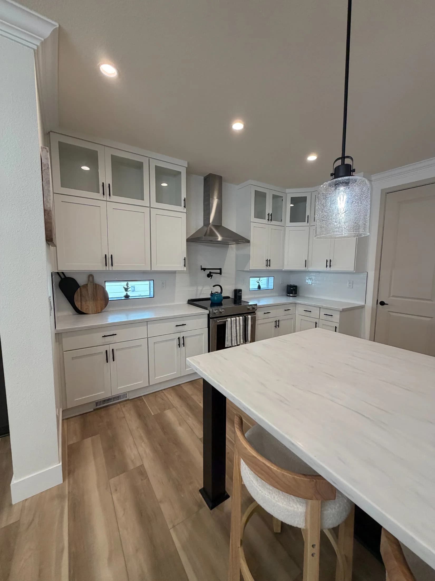 Roberto kitchen home features