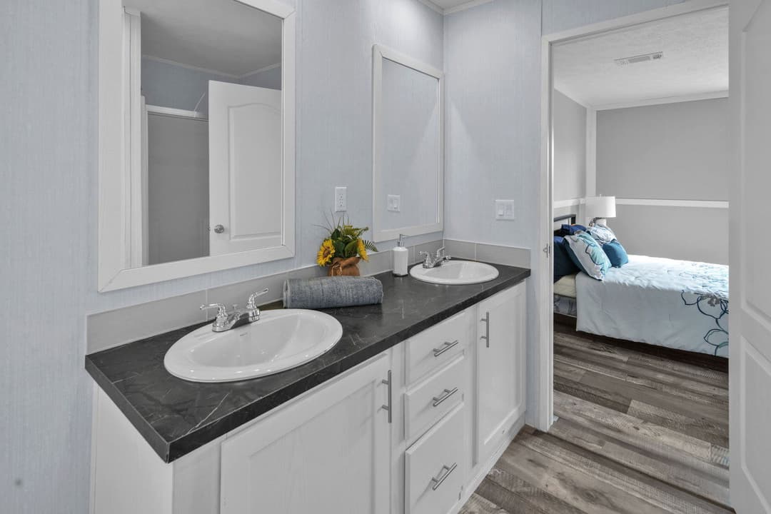 Alamo lite 28724t interior and kitchen home features