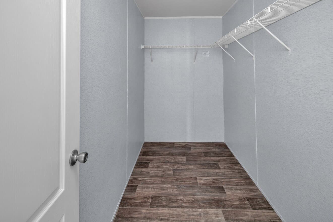 Valu maxx premier 32643e interior home features