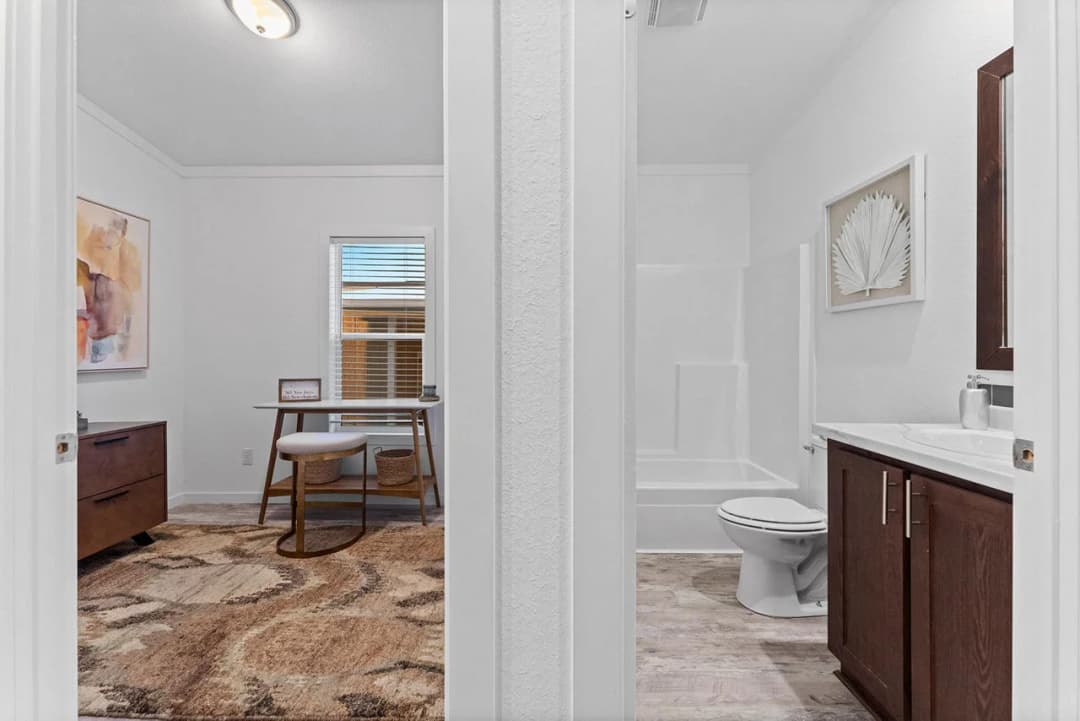 Innovation in1668h22126 interior home features