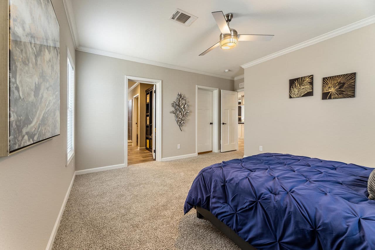Innovation 3256h bedroom home features