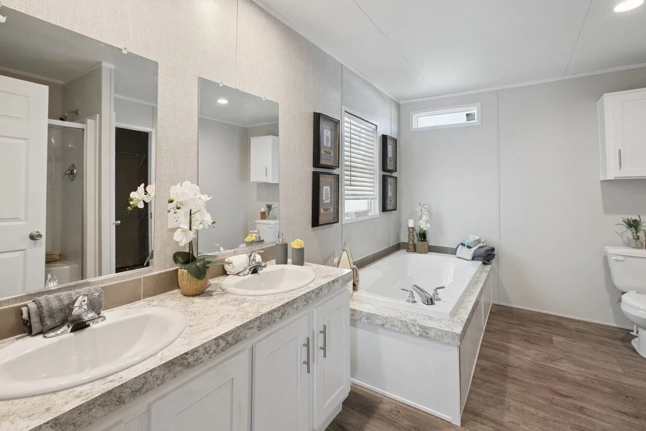 Valuhomes 28563p bathroom home features