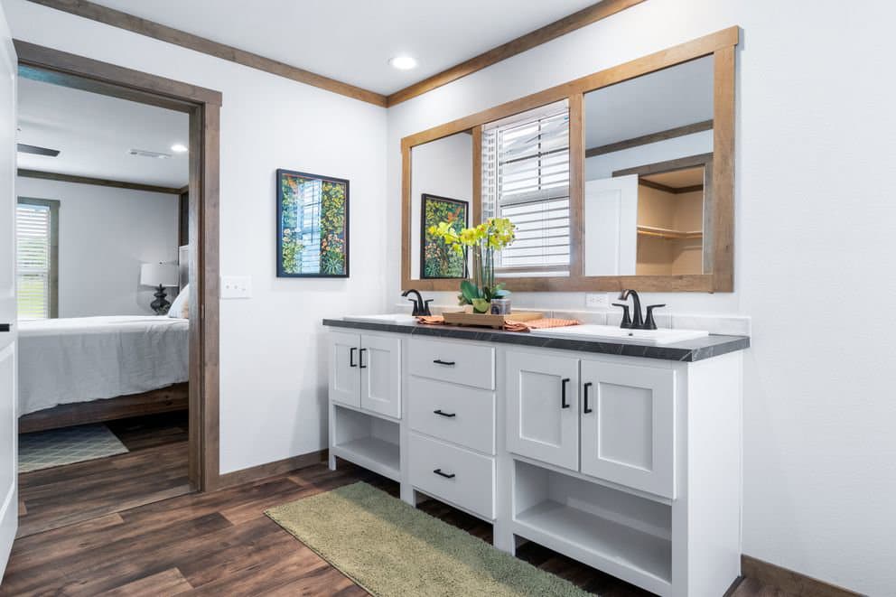 Farm 3 flex elite den bathroom home features