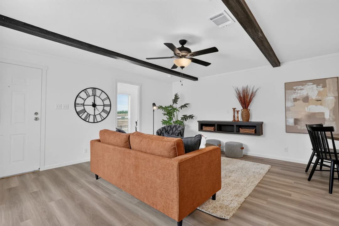 Nm2076a interior home features