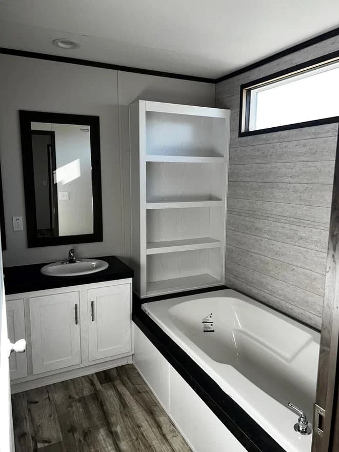 Pinnacle 16763b bathroom home features