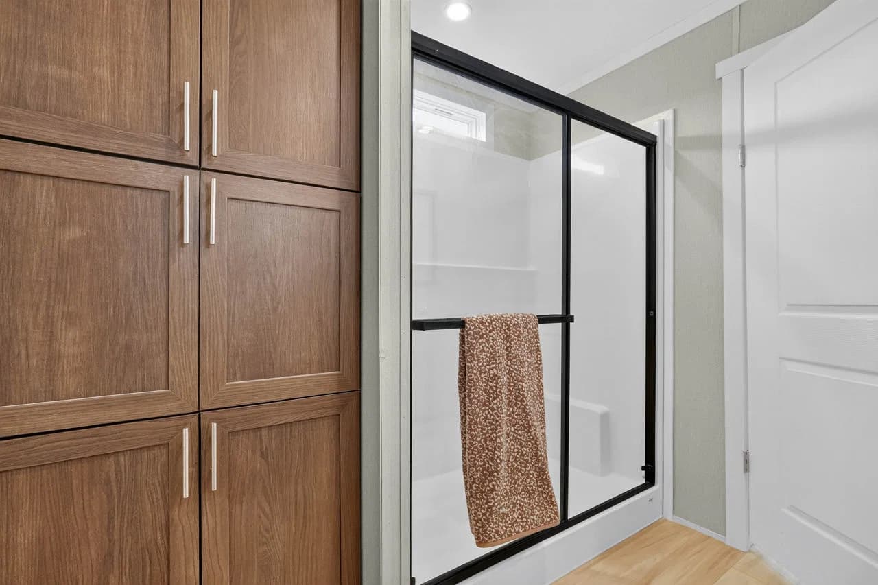 Nm1876a bathroom home features