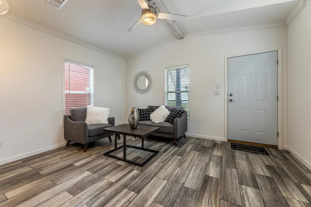 Innovation in1650h11059 interior home features