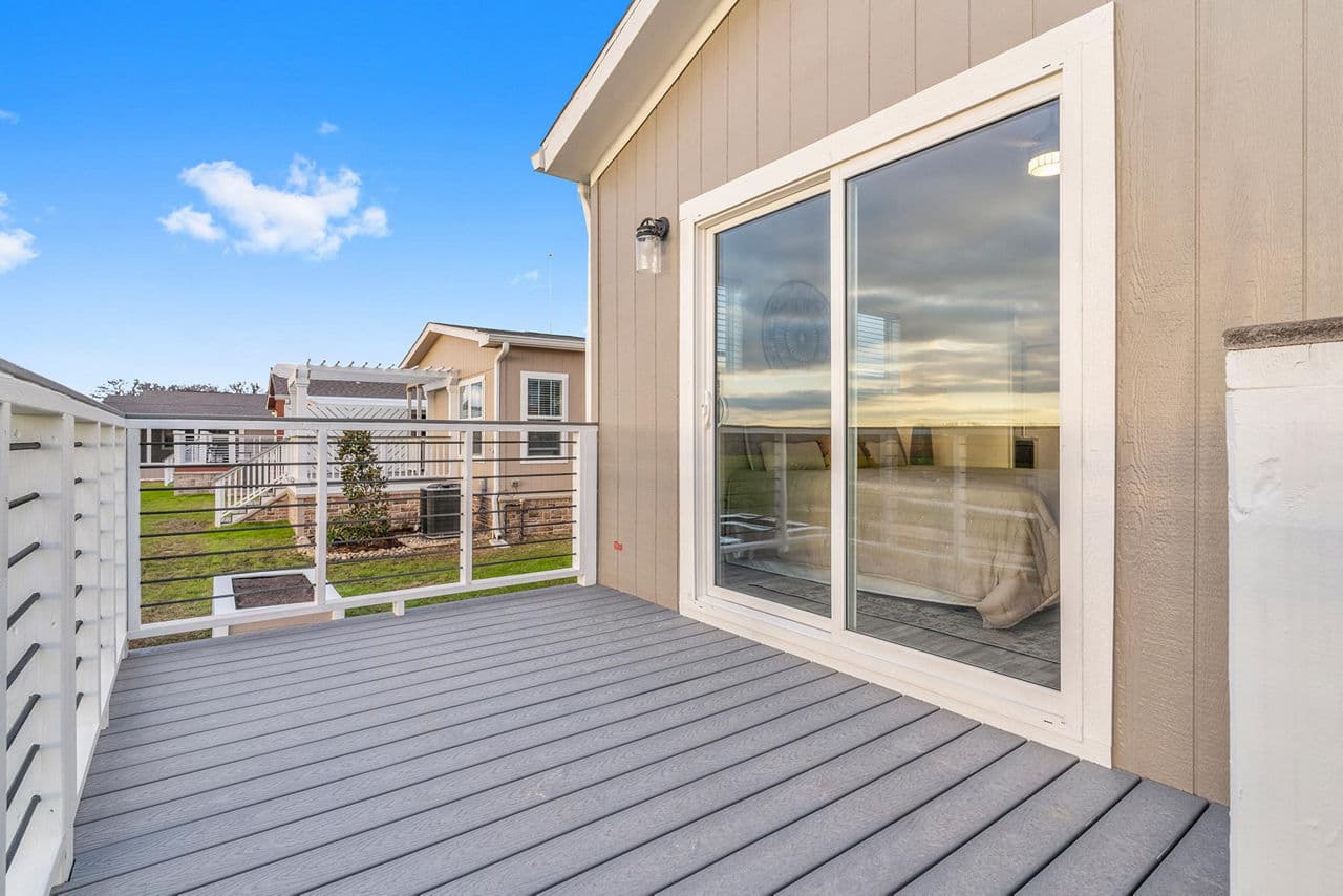 Innovation 1668h exterior home features