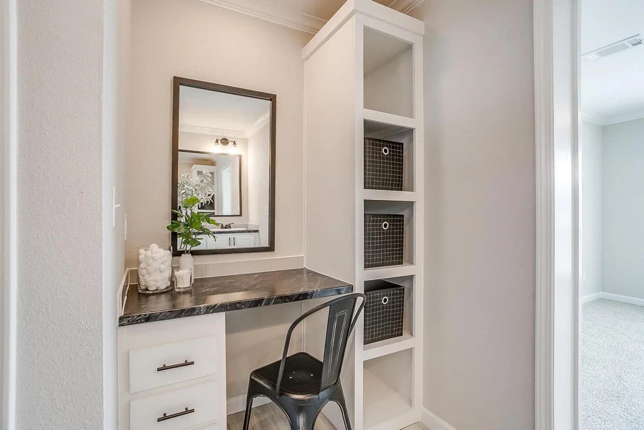 Innovation in2860h32079 interior home features