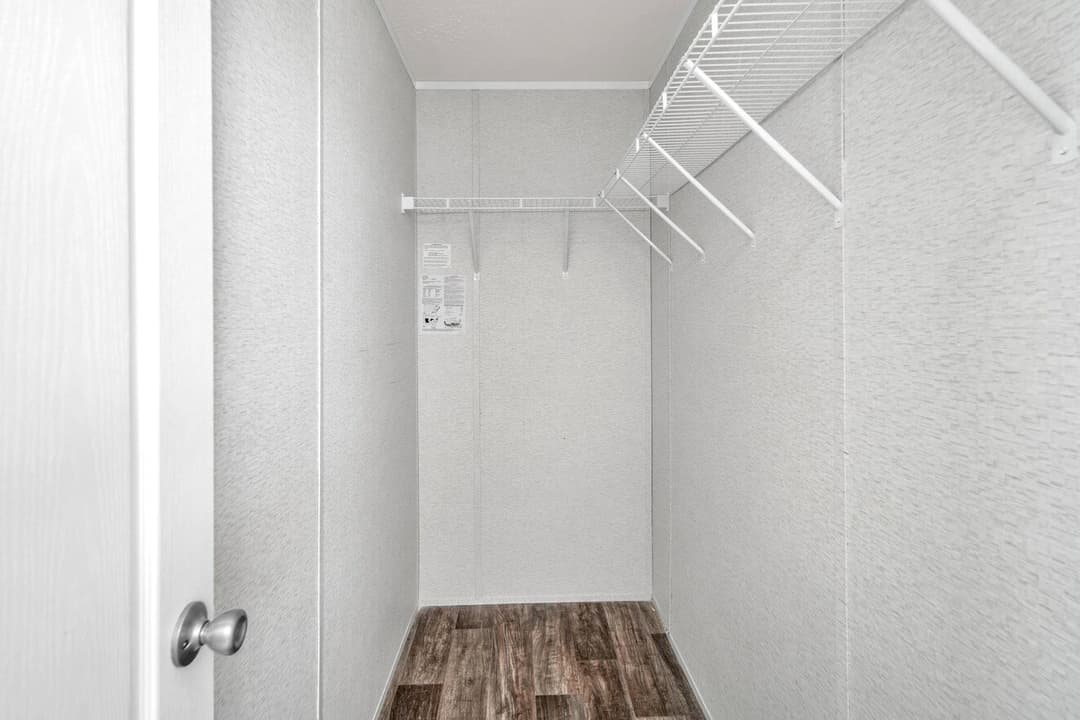 Valu maxx premier 16763a interior home features