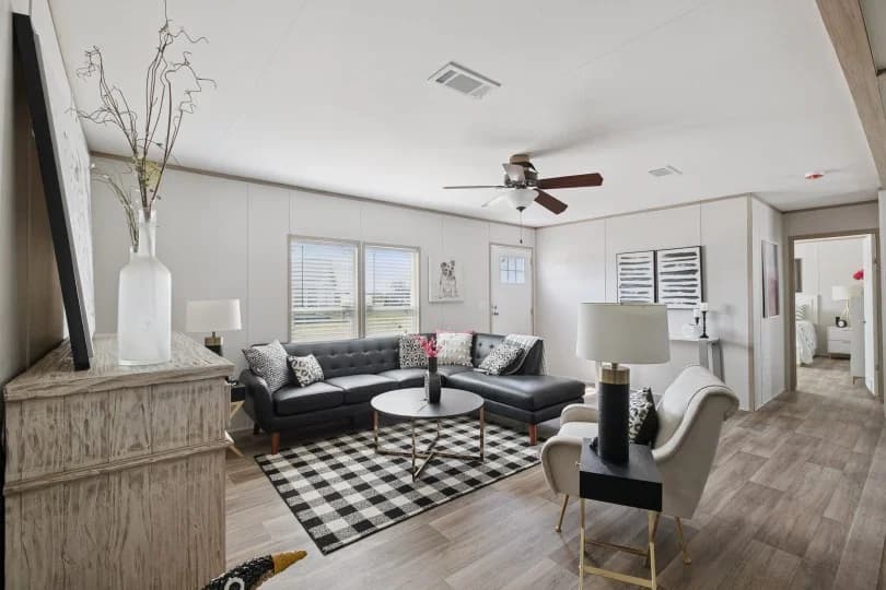 Pinnacle 28603p living room home features