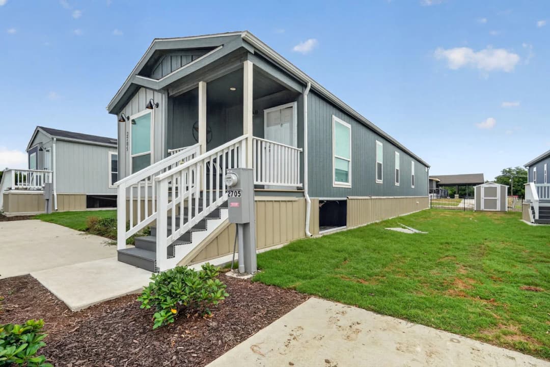 Nm2076a hero and exterior home features