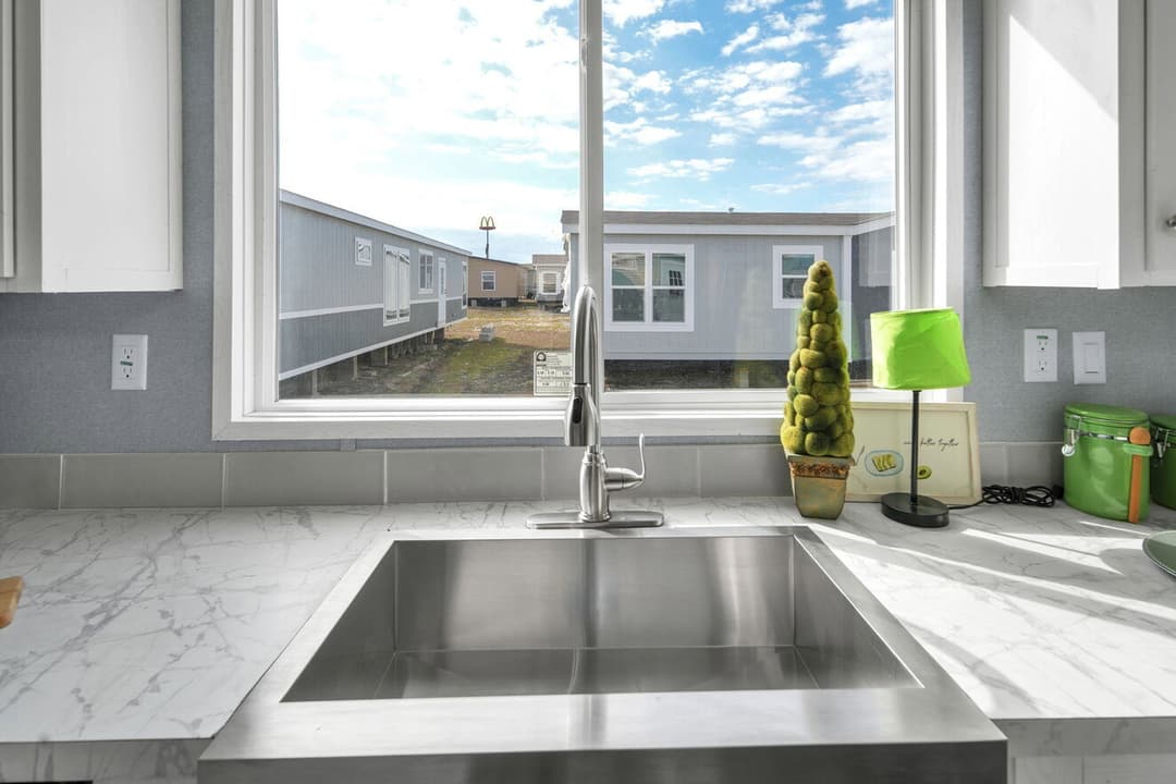Valu maxx premier 32643e interior and kitchen home features