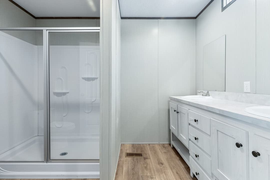 Select 16602s bathroom home features