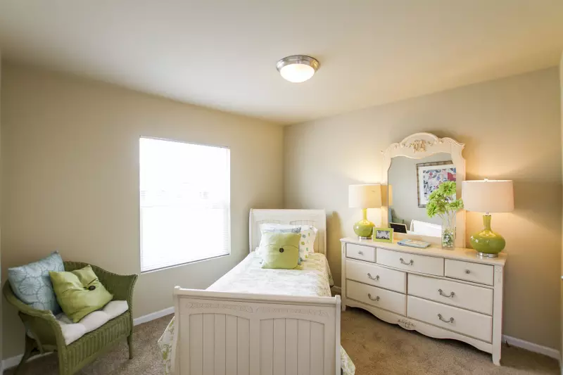 Cm-3443r bedroom home features