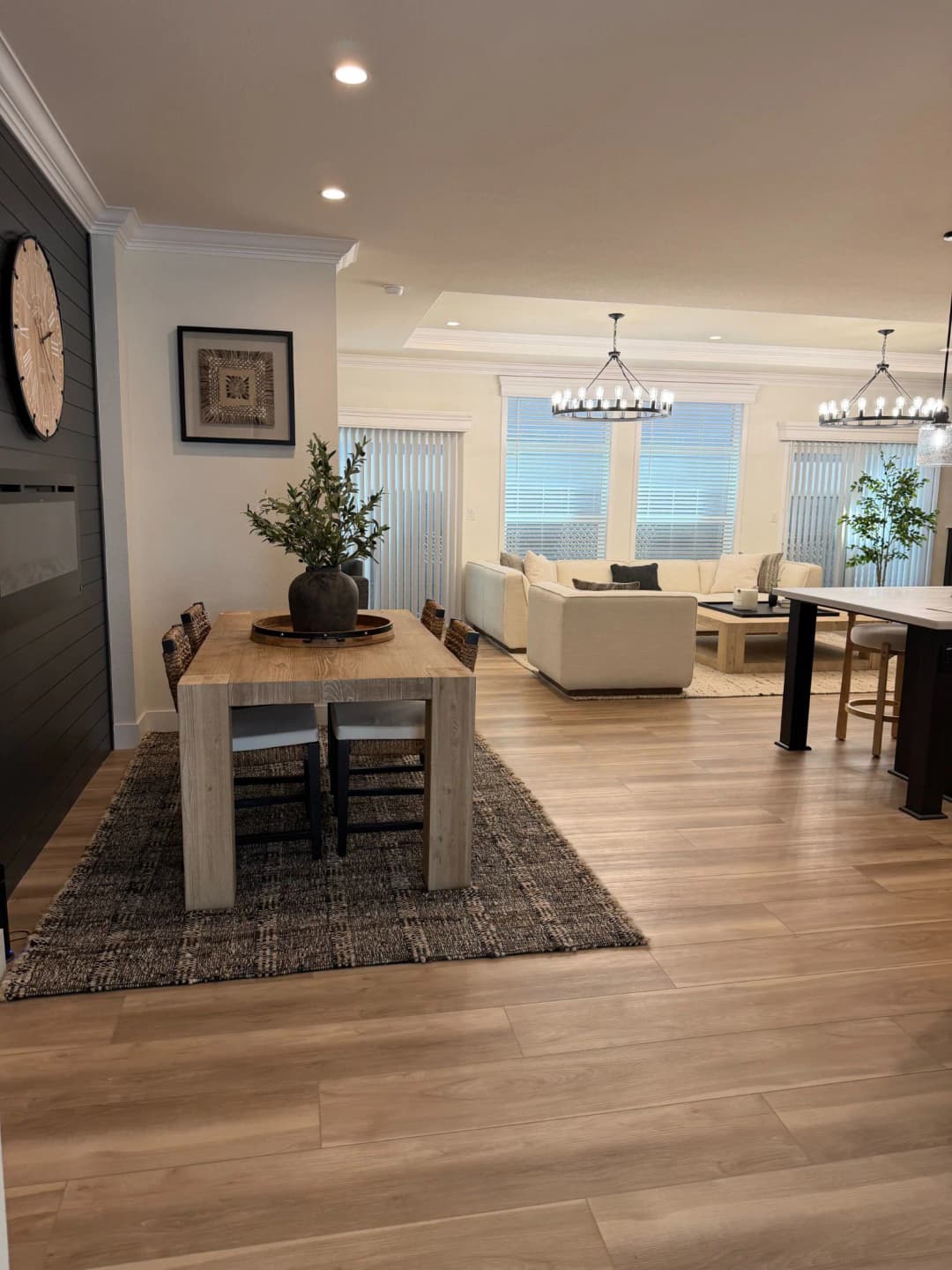 Roberto interior home features