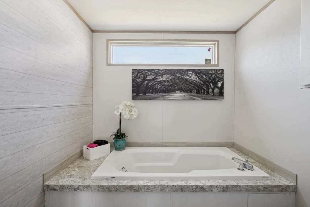 Pinnacle 28603p bathroom home features