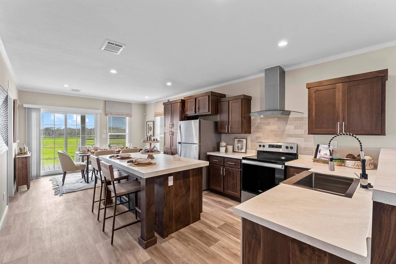 Innovation 2860s kitchen home features