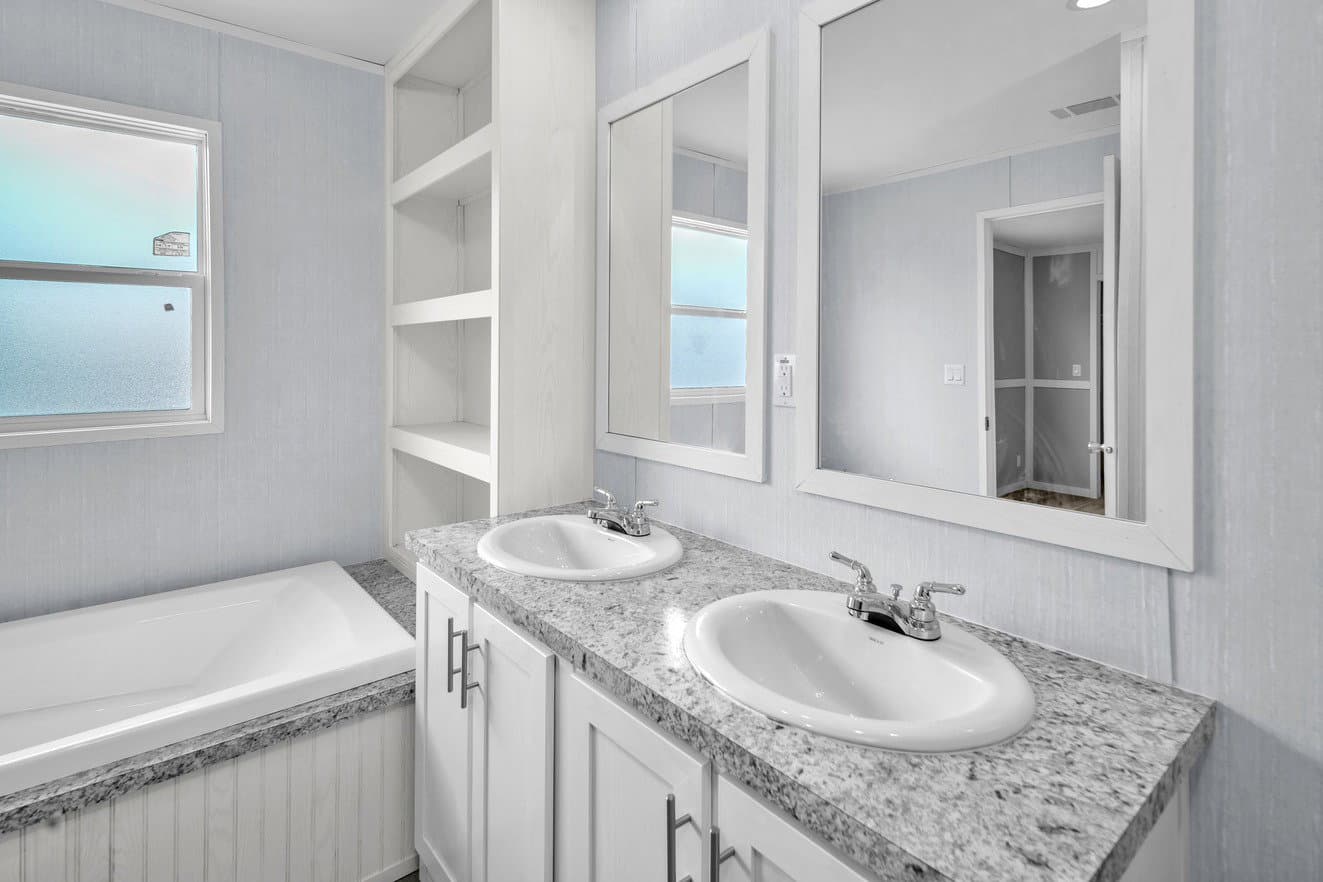 Alamo lite 16763s interior and bathroom home features