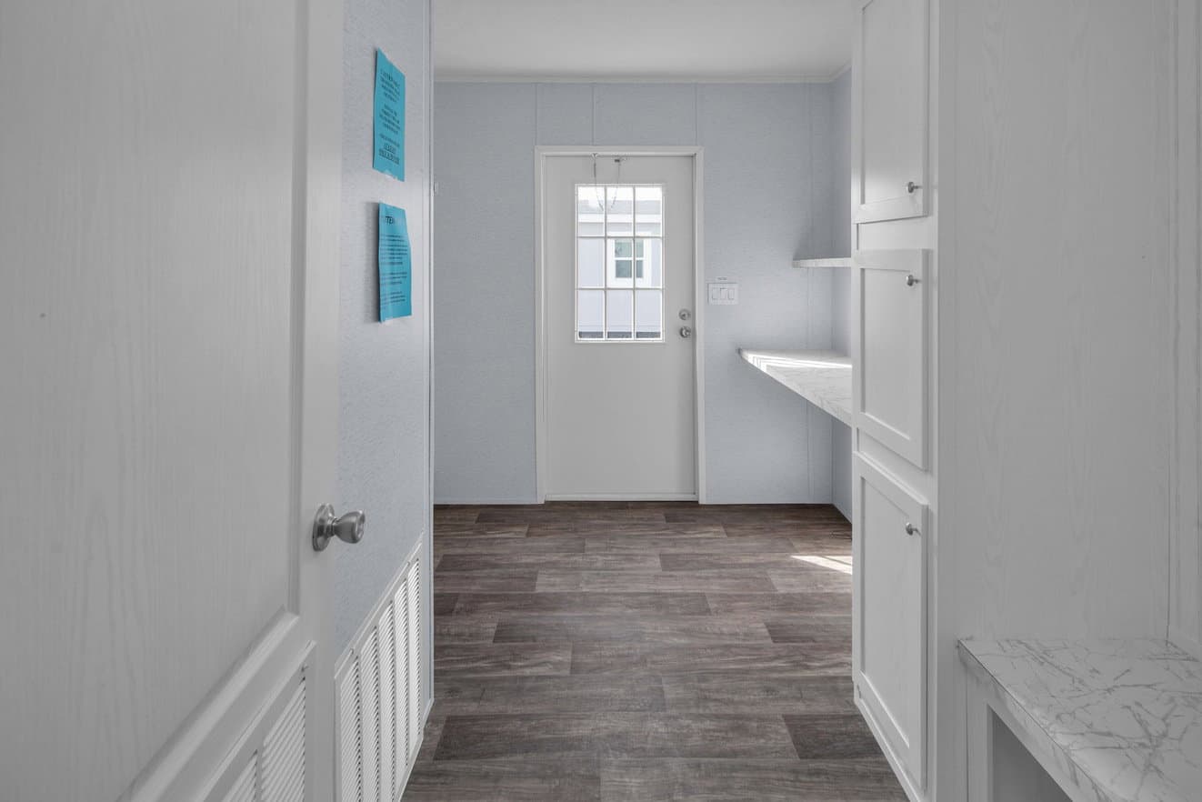 Valu maxx premier 32643e interior home features