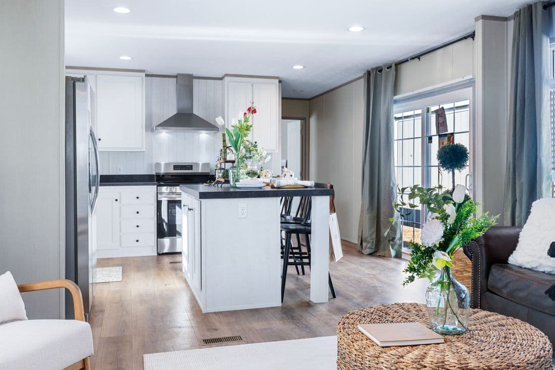 Anniversary 16763i interior home features