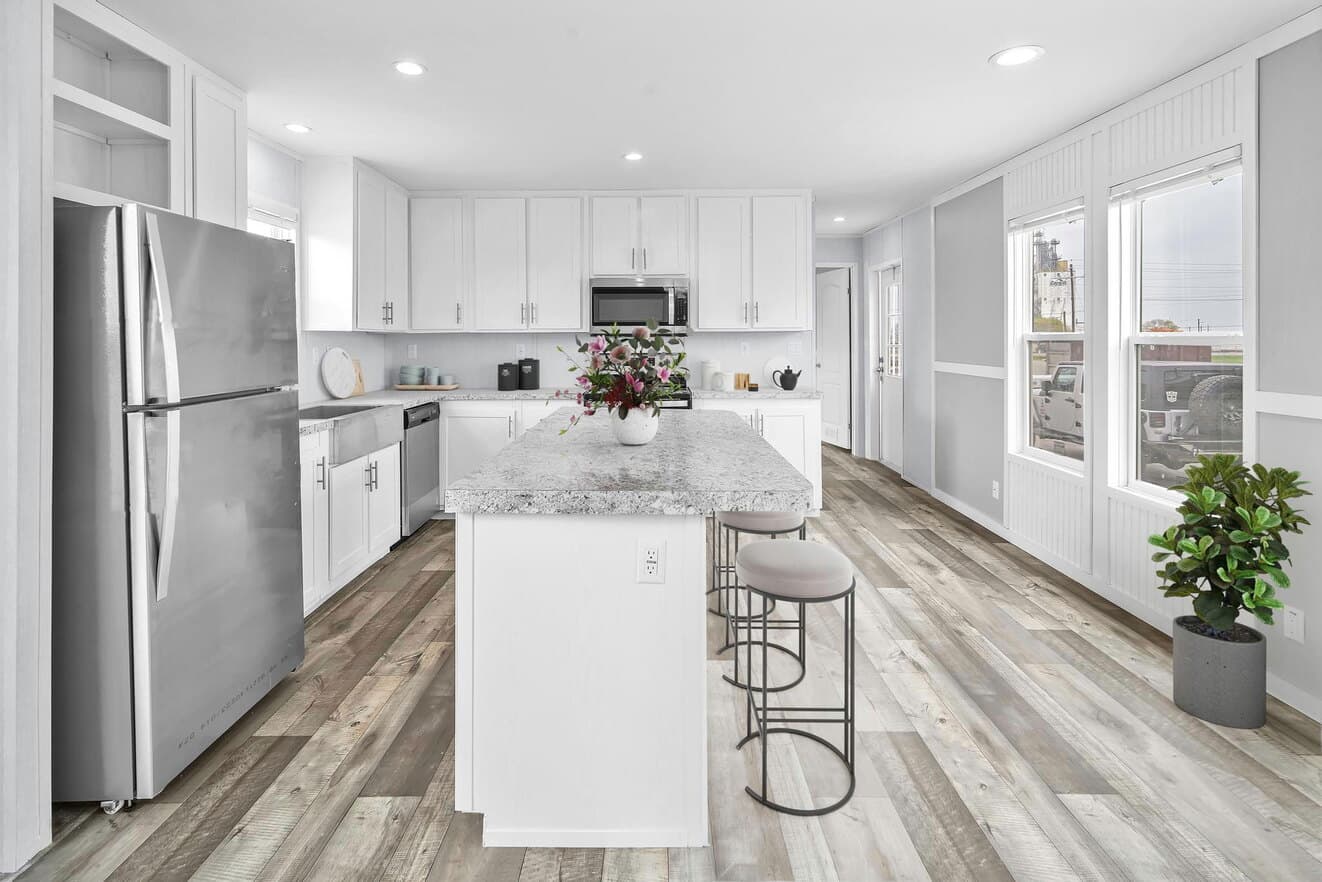 Alamo lite 16763s interior and kitchen home features