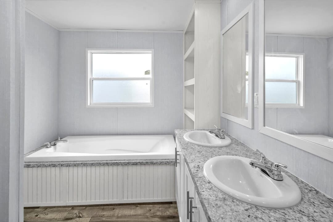 Alamo lite 16763s interior and bathroom home features