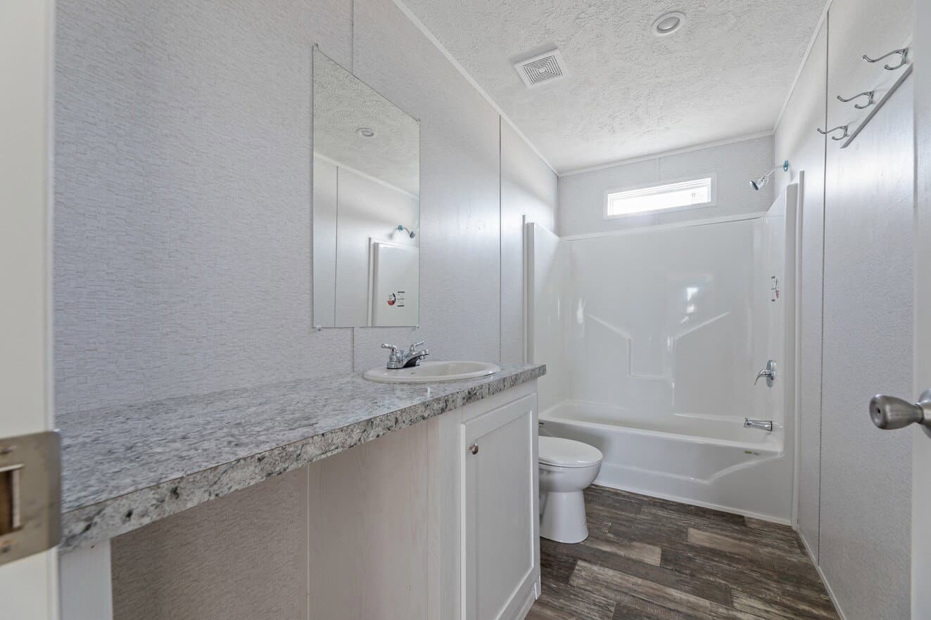 Valu premier 32483g interior and bathroom home features