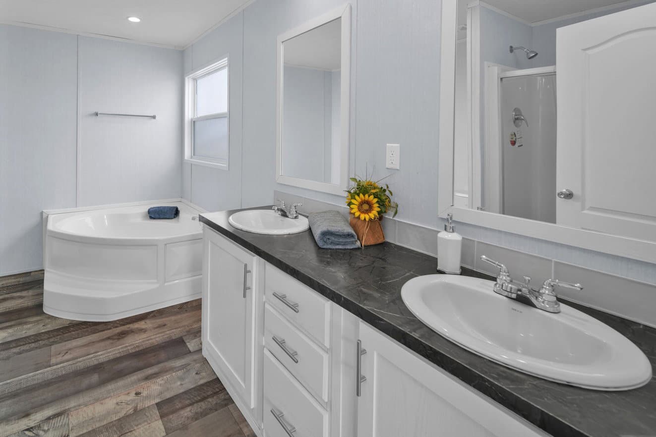 Alamo lite 28724t interior and bathroom home features