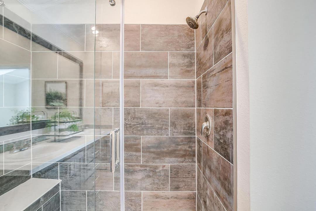 Innovation 1856h bathroom home features