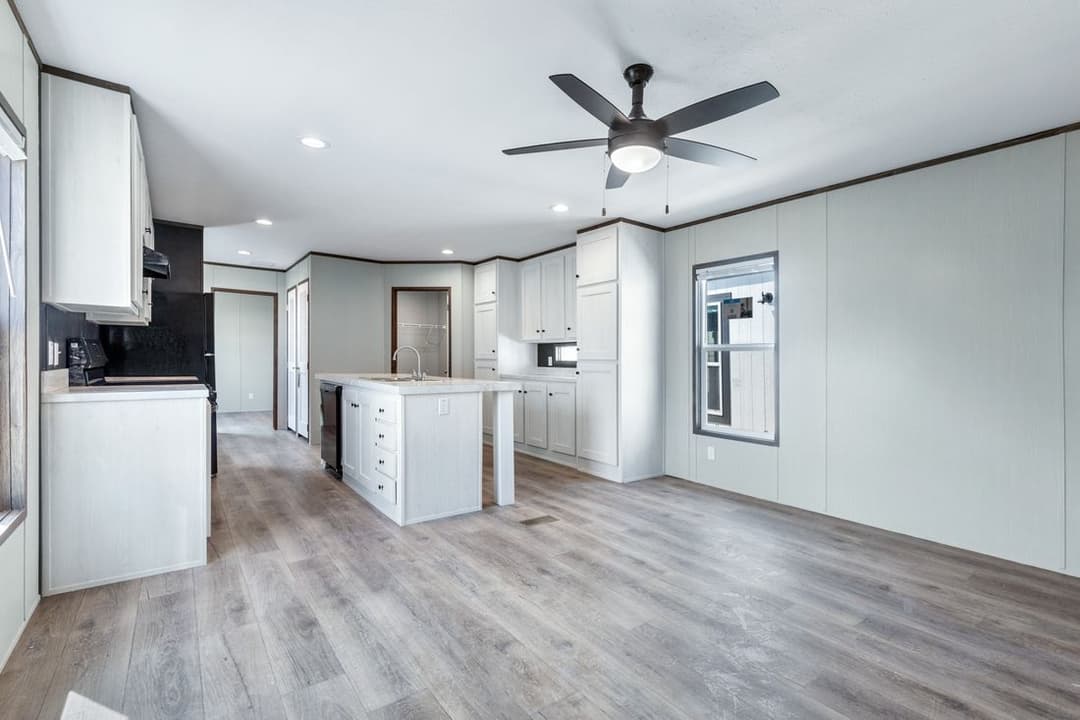 Select 16602s interior home features